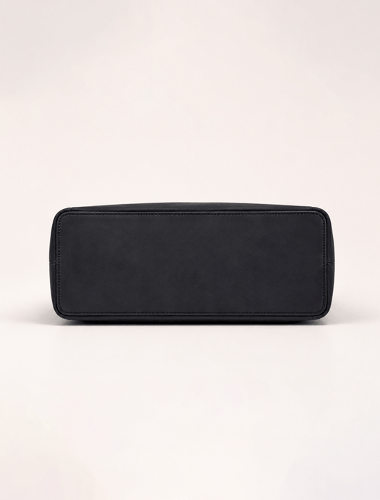 Minimalist Black Leather Tote Bag – Zippered Everyday Shoulder Bag